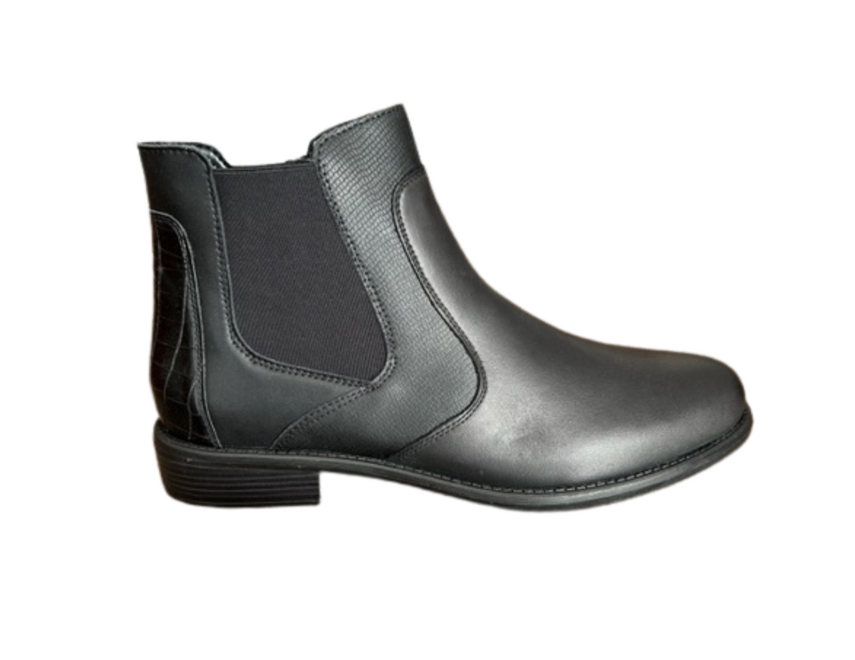 Minnesota Black Ankle Boots
