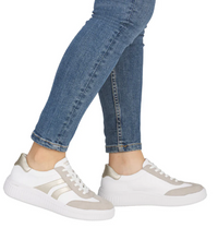 Load image into Gallery viewer, Prague White Trainers
