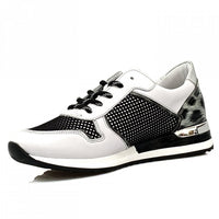 Load image into Gallery viewer, Della White/Black Lace Ups

